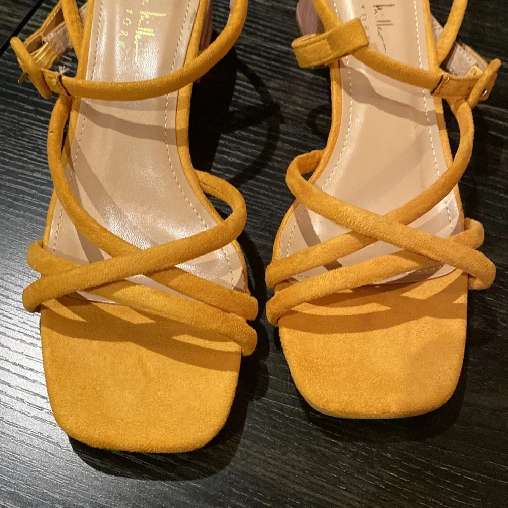 Nicole Miller New York size 8 Yoster chunky heels. Beautiful fall mustard color! - Picture 4 of 8